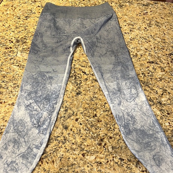 Lululemon Rare Workout Tights | Size 2 | Marbled Blue | Inseam 24” - Picture 3 of 6